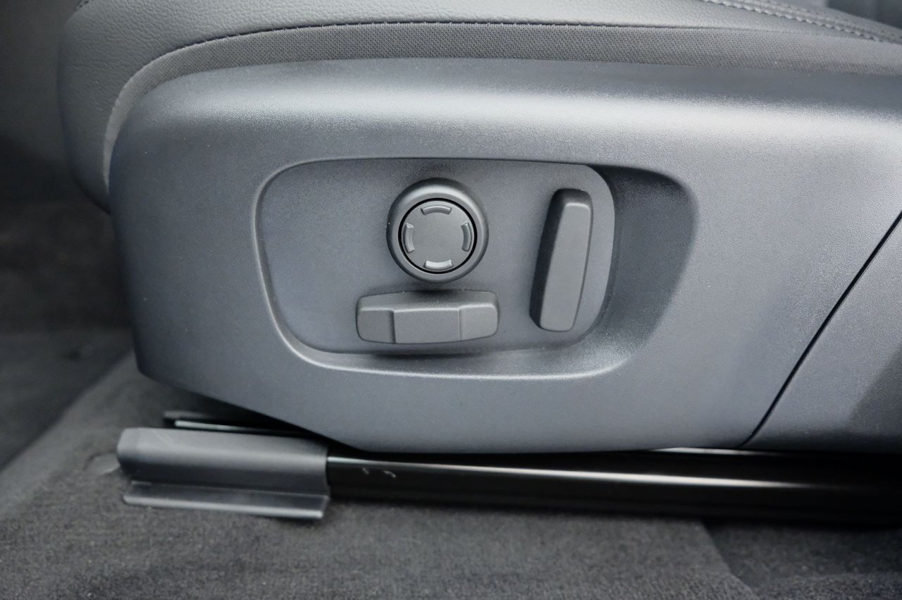 9907515 F Eg Dqy8aqon XGCF5